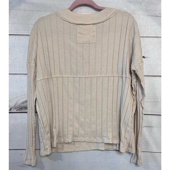 We The Free Top Size XS EUC Cream Long Sleeves Big Fun Buttons - Picture 2 of 4